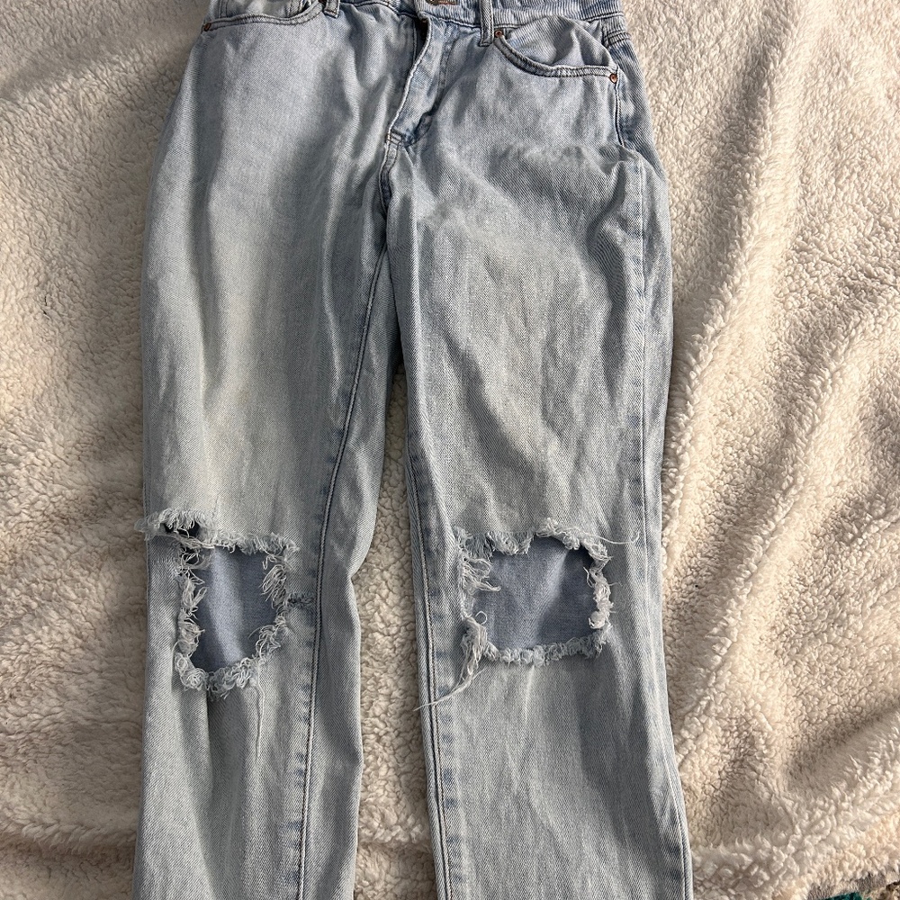 Light Wash Ripped Jeans